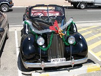  A rather old car gets into the Christmas spirit on Manly Beach