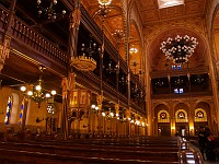  Inside the Great Synagogue