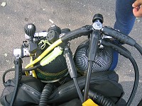  1st tank: 2 first stages including transmitter (pressure gauge), primary and secondary second stages and low pressure inflator to the first jacket bladder. 2nd tank: single first stage connecting to primary and secondary second stages, separate pressure gauge and dry suit inflator. Both tanks 12 litre, filled to to 220 bar with EAN32.